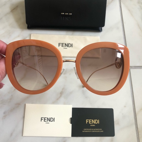 🔥NEW SHOW STOPPER FENDI SUNGLASSES 🔥 - Picture 5 of 16